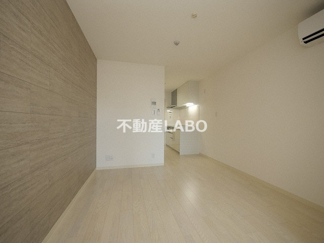 クリエオーレ長吉川辺の洋室