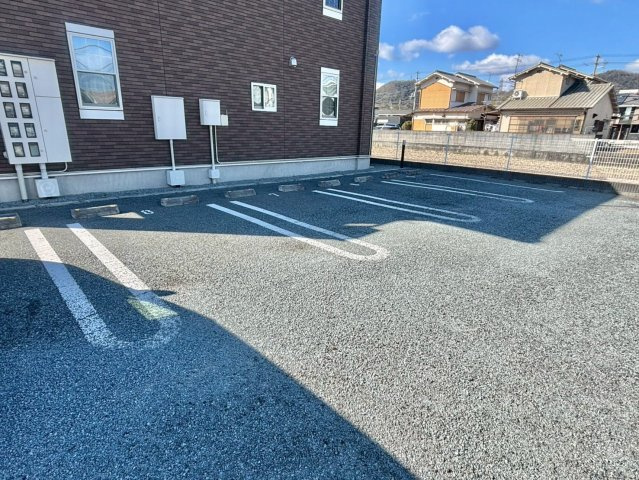 ポラリスIIの駐車場