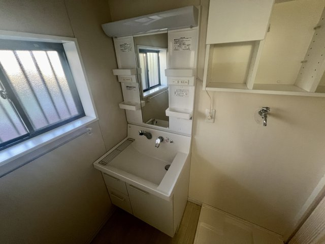 ロビンソンハイツBの独立洗面台|高崎、前橋、伊勢崎エリアのお部屋探しはエンドスケープまで！お客様の理想お聞かせ下さい♪