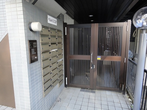 ベルメゾン二子のエントランス