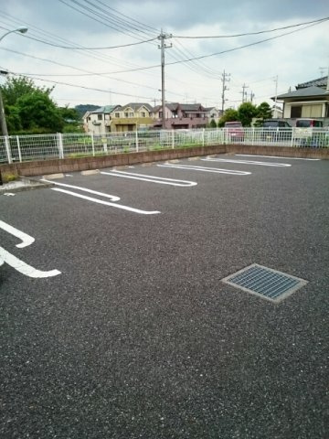 ステッラ丸山の駐車場