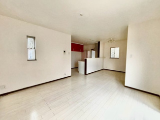 【居間・リビング】 | 東山　中古一戸建