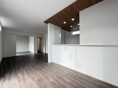 【居間・リビング】 | うるま市与那城屋慶名2期（全6棟）1号棟 | 1号棟　LDK16帖♪リビング階段♪