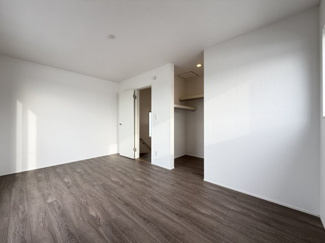 【洋室】 | うるま市与那城屋慶名2期（全6棟）1号棟 | 1号棟　洋室7.5帖＋WIC付き♪（WIC×2部屋）