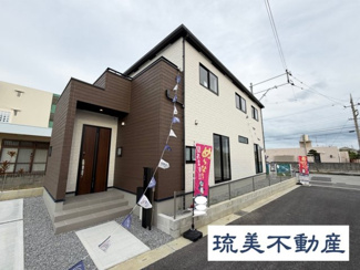 【外観】 | うるま市与那城屋慶名2期（全6棟）1号棟 | 1号棟　並列駐車4台可♪