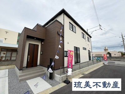 【外観】 | うるま市与那城屋慶名2期（全6棟）ラスト1号棟 | 1号棟　並列駐車4台可♪