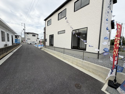 【前面道路含む現地写真】 | うるま市与那城屋慶名2期（全6棟）1号棟 | ※前面道路4.5m♪