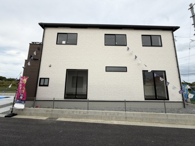 【外観】 | うるま市与那城屋慶名2期（全6棟）1号棟 | 1号棟　並列駐車4台可♪