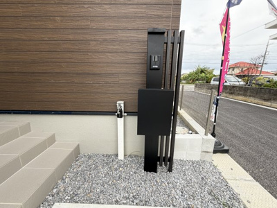 【設備】 | うるま市与那城屋慶名2期（全6棟）1号棟 | 1号棟　オシャレなポスト♪外水栓付き♪