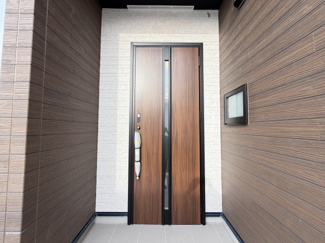 【玄関】 | うるま市与那城屋慶名2期（全6棟）1号棟 | 1号棟　スマートキー付き♪