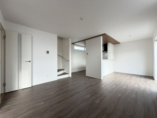 【居間・リビング】 | うるま市与那城屋慶名2期（全6棟）1号棟 | 1号棟　LDK16帖♪リビング階段♪