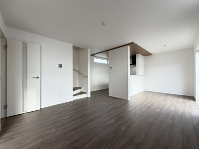 【居間・リビング】 | うるま市与那城屋慶名2期（全6棟）1号棟 | 1号棟　LDK16帖♪リビング階段♪