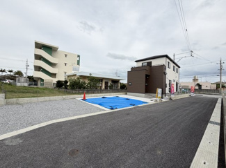 【前面道路含む現地写真】 | うるま市与那城屋慶名2期（全6棟）1号棟 | ※前面道路4.5m♪