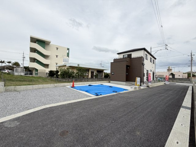 【前面道路含む現地写真】 | うるま市与那城屋慶名2期（全6棟）1号棟 | ※前面道路4.5m♪
