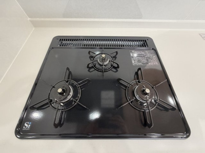 【キッチン】 | うるま市与那城屋慶名2期（全6棟）1号棟 | 1号棟　三口コンロ♪