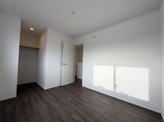 【洋室】 | うるま市与那城屋慶名2期（全6棟）1号棟 | 1号棟　洋室5.25帖＋WIC付き♪（WIC×2部屋）