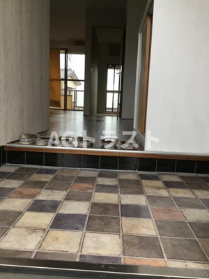 【玄関】 | Ｓマンション上野 | こちらのリビングで趣味の時間をお楽しみください