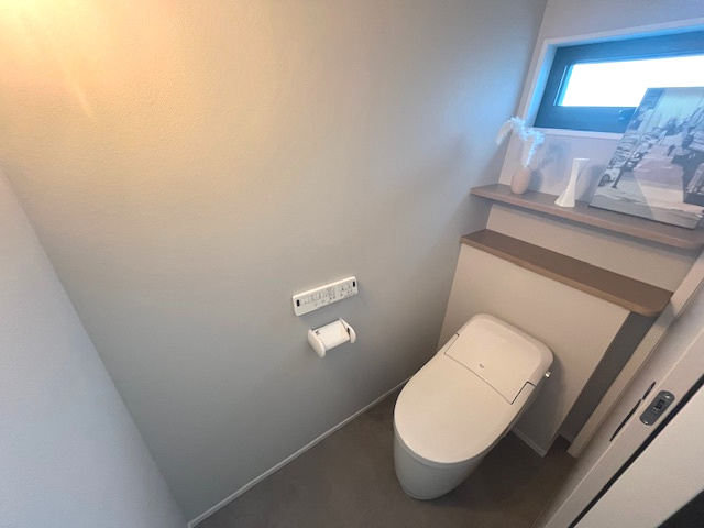 都城市上長飯町の新築一戸建のトイレ