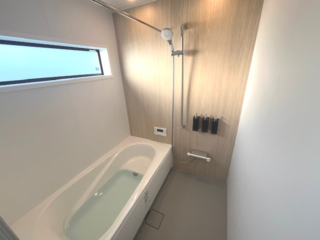 都城市上長飯町の新築一戸建の浴室