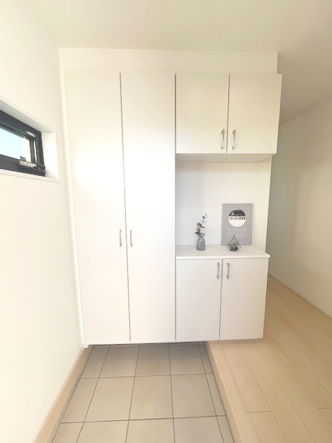 都城市上長飯町の新築一戸建の玄関