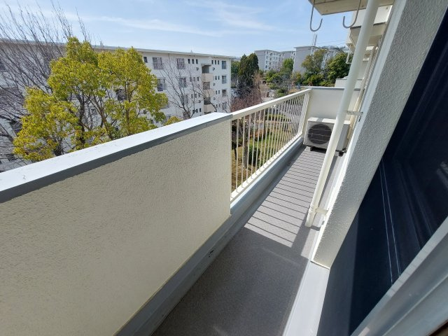 公団狭山住宅7号棟のバルコニー