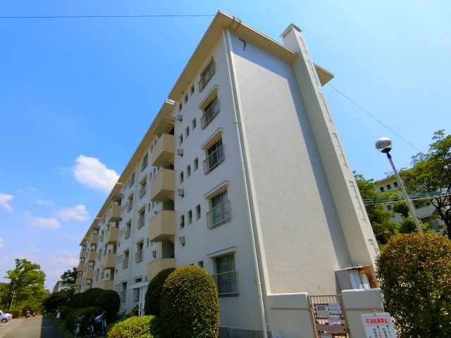 公団狭山住宅7号棟の外観