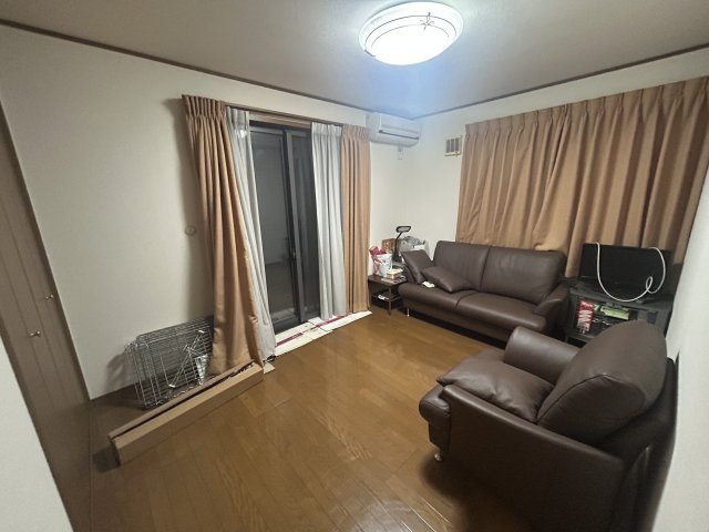 名古屋市名東区社口１丁目｜名古屋市の戸建ならホームアップの居間・リビング|17帖のリビング