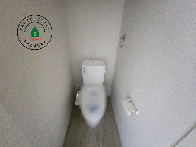 春日市須玖北5丁目第1-2棟（2号棟）のトイレ|温水洗浄便座を完備しております。2ヶ所にトイレがあるのは朝の慌ただしい時間も安心です。