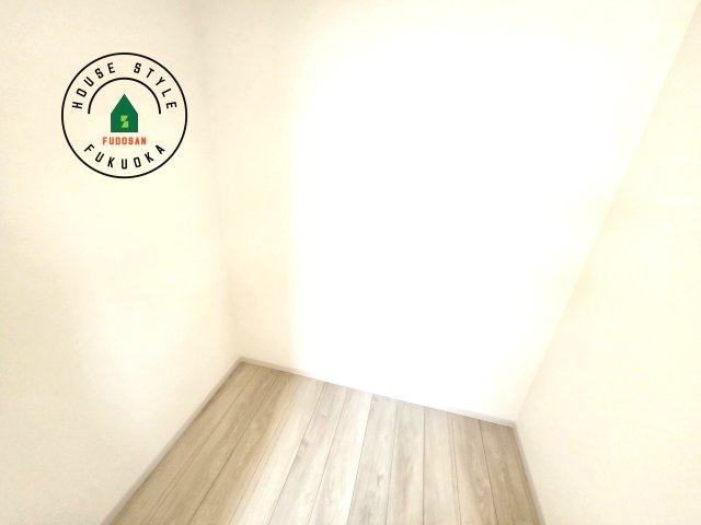 春日市須玖北5丁目第1-2棟（2号棟）の収納|洋服や大きな荷物が多い方や人数の多いご家族などは、一般的なクローゼットよりもウォークインクローゼットのほうが使い勝手が良いです。