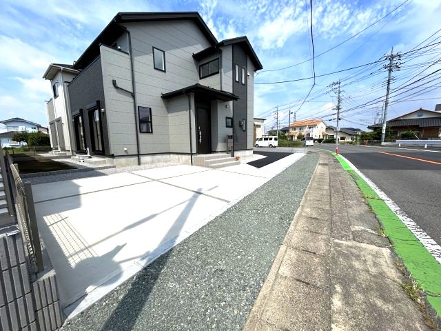 ブルーミングガーデン前橋市北代田町　2号棟の前面道路含む現地写真|前面道路含む現地写真です