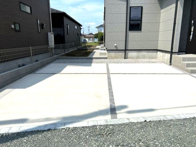 ブルーミングガーデン前橋市北代田町　2号棟の前面道路含む現地写真|前面道路含む現地写真です