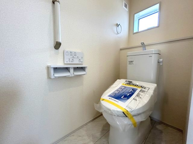 ブルーミングガーデン前橋市北代田町　2号棟のトイレ|2階トイレです。清潔感のある白を基調としています。