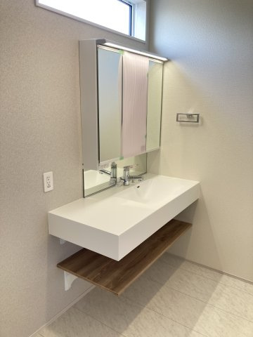 ブルーミングガーデン前橋市北代田町　2号棟の独立洗面台|独立洗面台あり、毎朝おしゃれに忙しい女性の方におすすめです♪