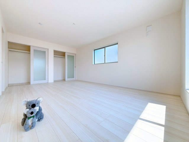 【洋室】 | 前橋市富士見町時沢　新築住宅　 | さまざまにカスタマイズしていただけるシンプルなデザインの内装。ご自身で素敵な空間を創り上げられます。