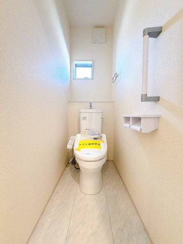 【トイレ】 | 前橋市富士見町時沢　新築住宅　 | 清潔感にあふれた空間と機能的な洗浄装置。毎日何度も使う場所だから快適に。便利に。