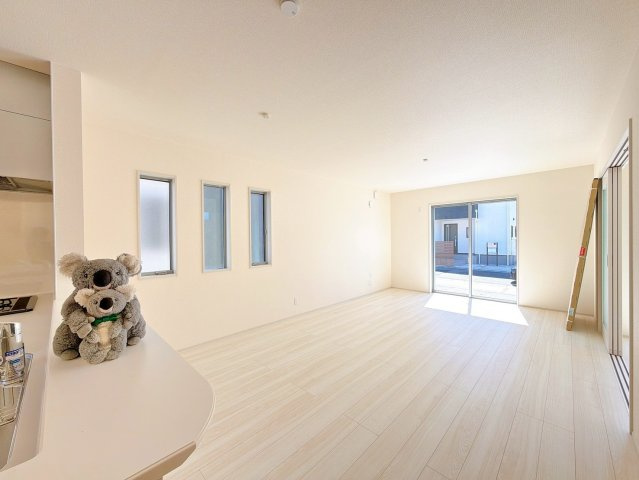 【居間・リビング】 | 前橋市富士見町時沢　新築住宅　 | 気がづけば家族が集まって楽しい会話と食事が始まる。皆で笑って過ごす幸せ溢れるリビング。
