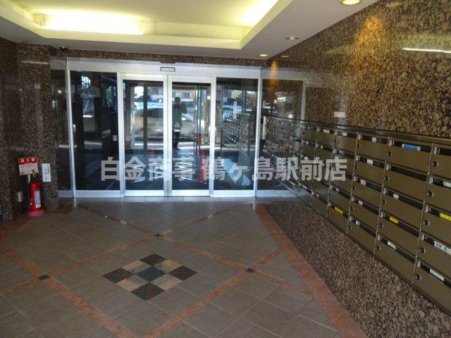 鶴ヶ島駅通りダイカンプラザのエントランス