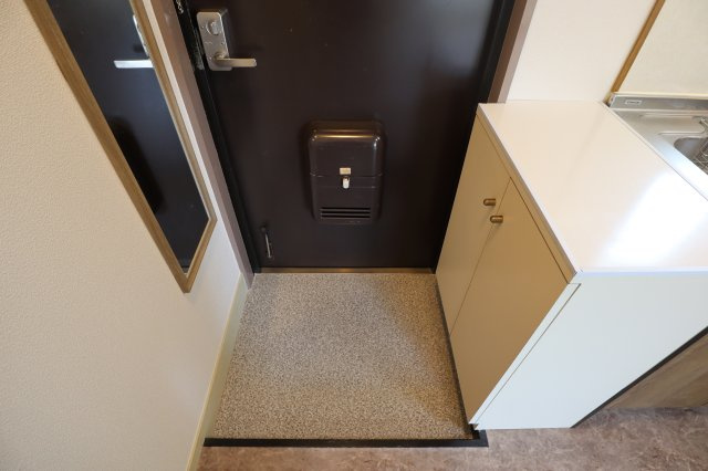 ファミール聖和の玄関