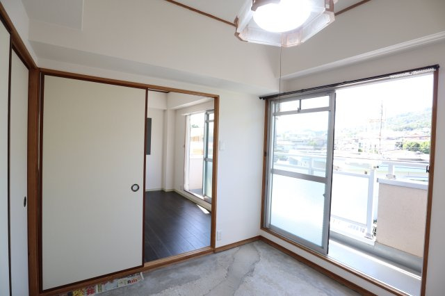 ファミール聖和の和室