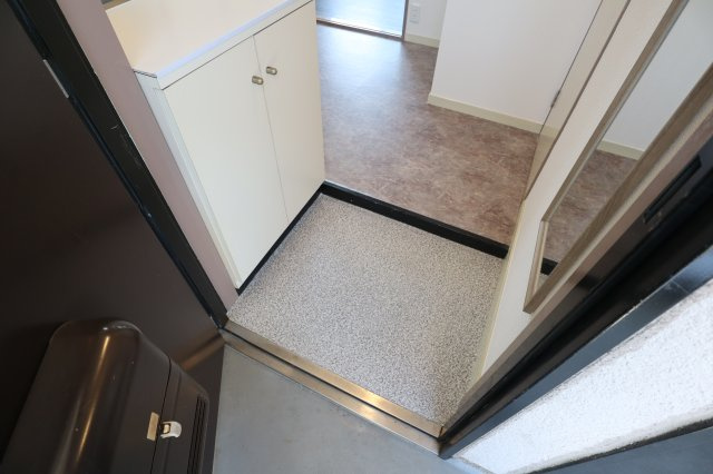 ファミール聖和の玄関