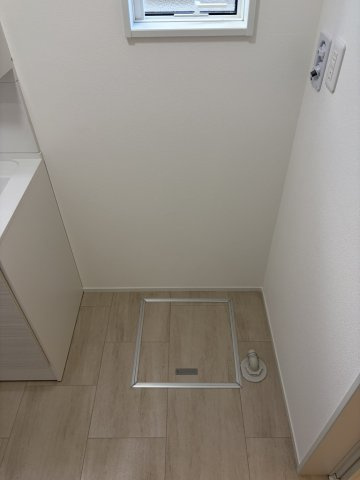 岡谷市長地権現町１丁目のランドリースペース