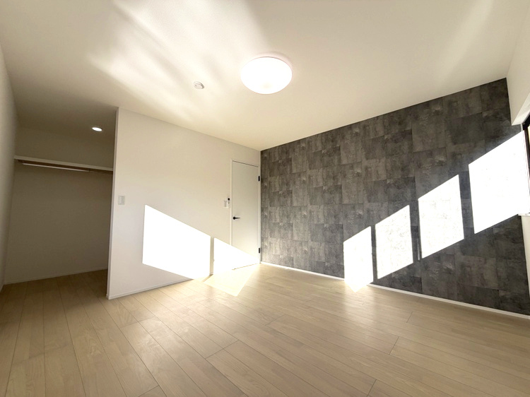 岡谷市長地権現町１丁目の洋室