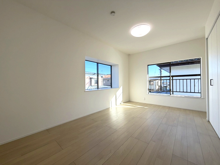 岡谷市長地権現町１丁目の洋室