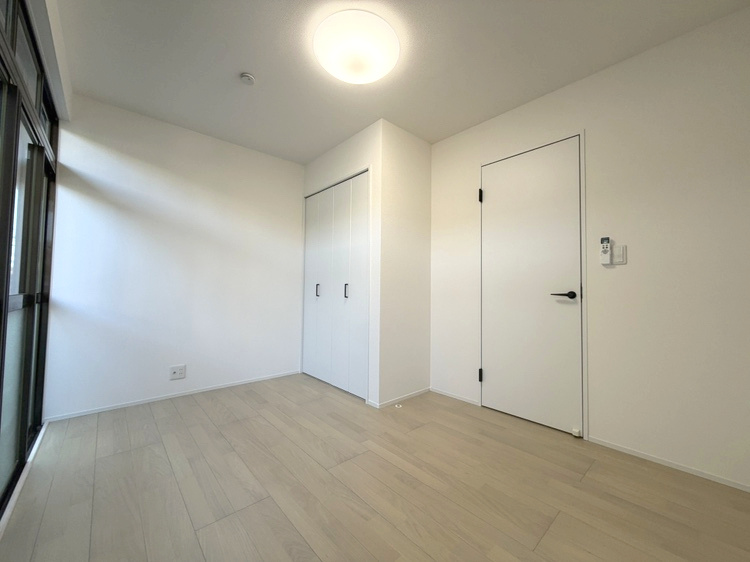 岡谷市長地権現町１丁目の洋室