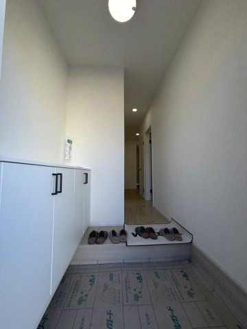 岡谷市長地権現町１丁目の玄関