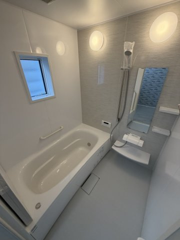 岡谷市長地権現町１丁目の浴室
