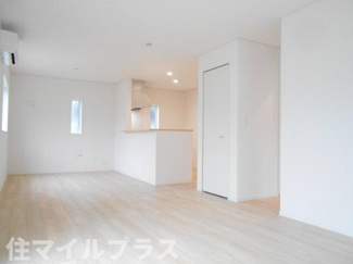 【居間・リビング】 | 本宮市本宮新築一戸建て4棟 | こちらのリビングで趣味の時間をお楽しみください