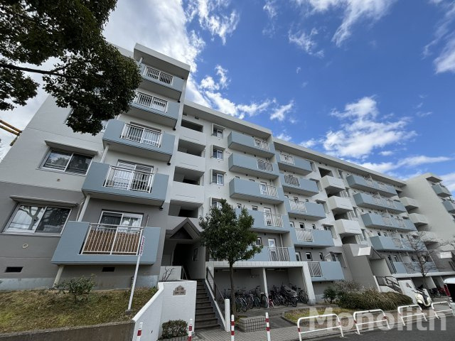 泉北城山台２丁12号棟の外観
