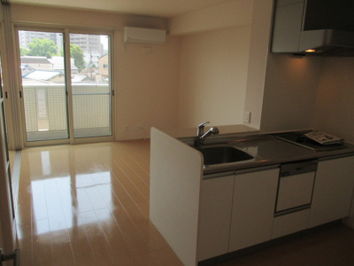 【居間・リビング】 | ガーデンハウス | 日当たりも良く広々としたリビングです