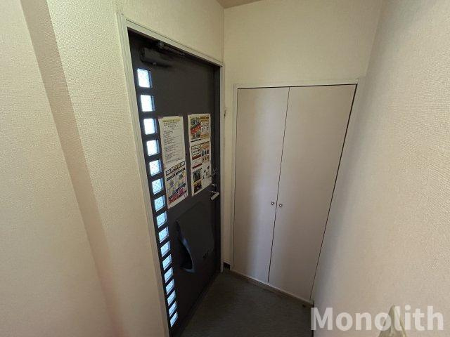 パル今福B棟の玄関